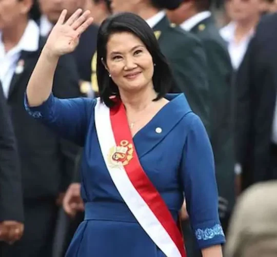 Keiko Fujimori juró el cargo de presidenta de Perú