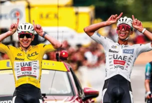 Del Toro y Pogacar cruzan juntos la meta en la Etapa 20 del Tour