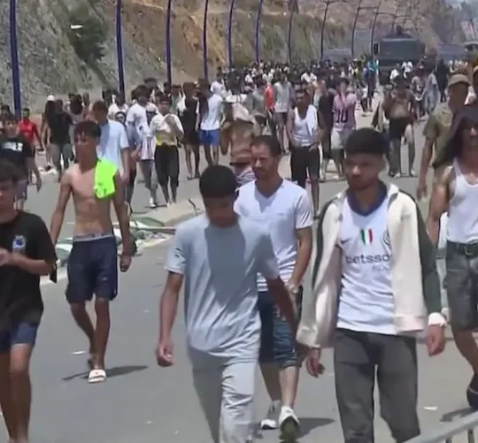 Migrantes marroquís en la ciudad de Ceuta