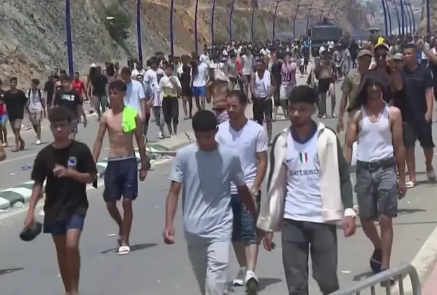Migrantes marroquís en la ciudad de Ceuta