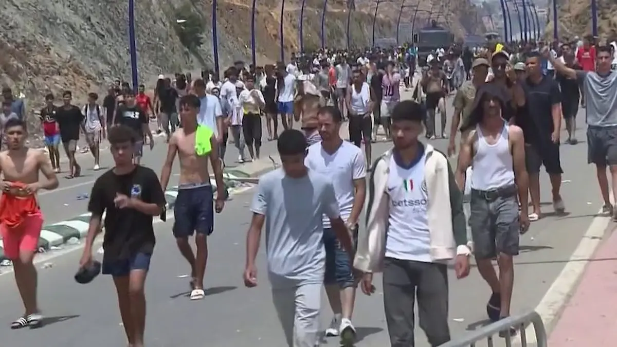 Migrantes marroquís en la ciudad de Ceuta