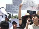 Aspirantes que fueron admitimos en el examen de ingreso de la UNAM se concentraron para protestar contra el examen de control, exigiendo que se respete su puntaje