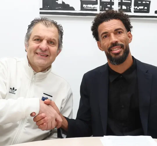 Presidente de Colo Colo, Aníbal Mosa y el portero Vozinha