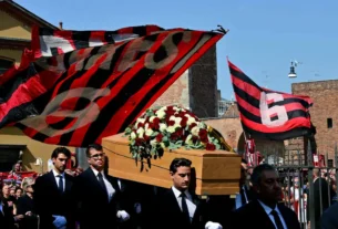 Funeral 'd'il capitano' en Milan, en el que miles de aficionados, jugadores y directivos italianos fueron a rendirle tributo tras su fallecimiento