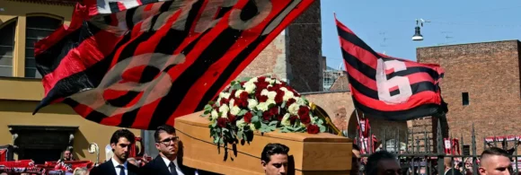 Funeral 'd'il capitano' en Milan, en el que miles de aficionados, jugadores y directivos italianos fueron a rendirle tributo tras su fallecimiento