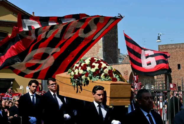 Funeral 'd'il capitano' en Milan, en el que miles de aficionados, jugadores y directivos italianos fueron a rendirle tributo tras su fallecimiento