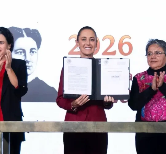 Luisa María presidenta Claudia Sheinbaum y la secretaria Anticorrupción y Buen Gobierno, Raquel Buenrostro