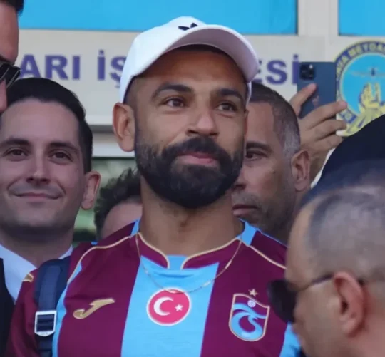 Mohamed Salah con el jersey de Trabzonspor
