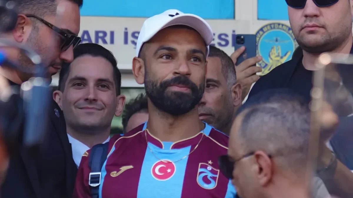 Mohamed Salah con el jersey de Trabzonspor