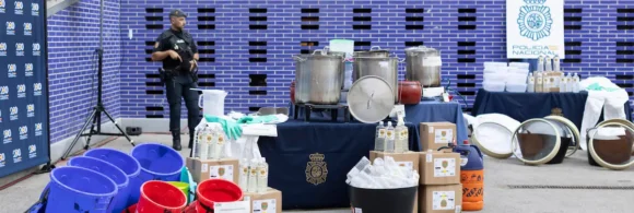 Incautaron de 2.5 toneladas de metanfetamina y detuvieron a 13 personas, de las cuales siete eran mexicanas.