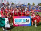 Jugadoras mexicanas de flag football celebran su boleto a los Olímpicos de los Angeles