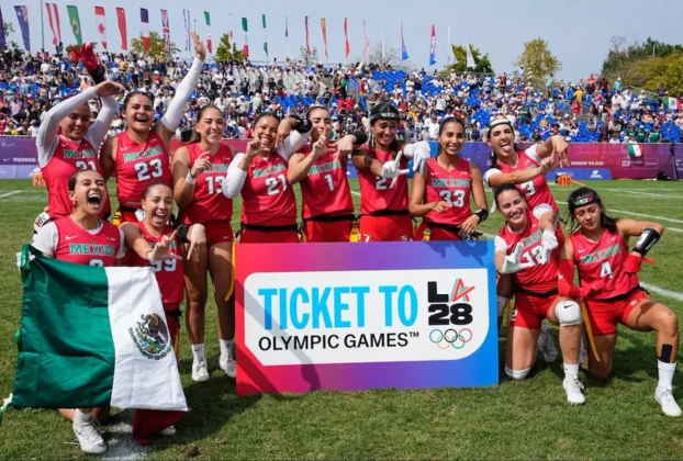 Jugadoras mexicanas de flag football celebran su boleto a los Olímpicos de los Angeles