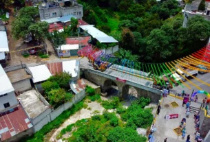 Puente vehicular en la junta auxiliar de San Miguel Canoa