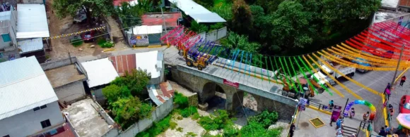 Puente vehicular en la junta auxiliar de San Miguel Canoa