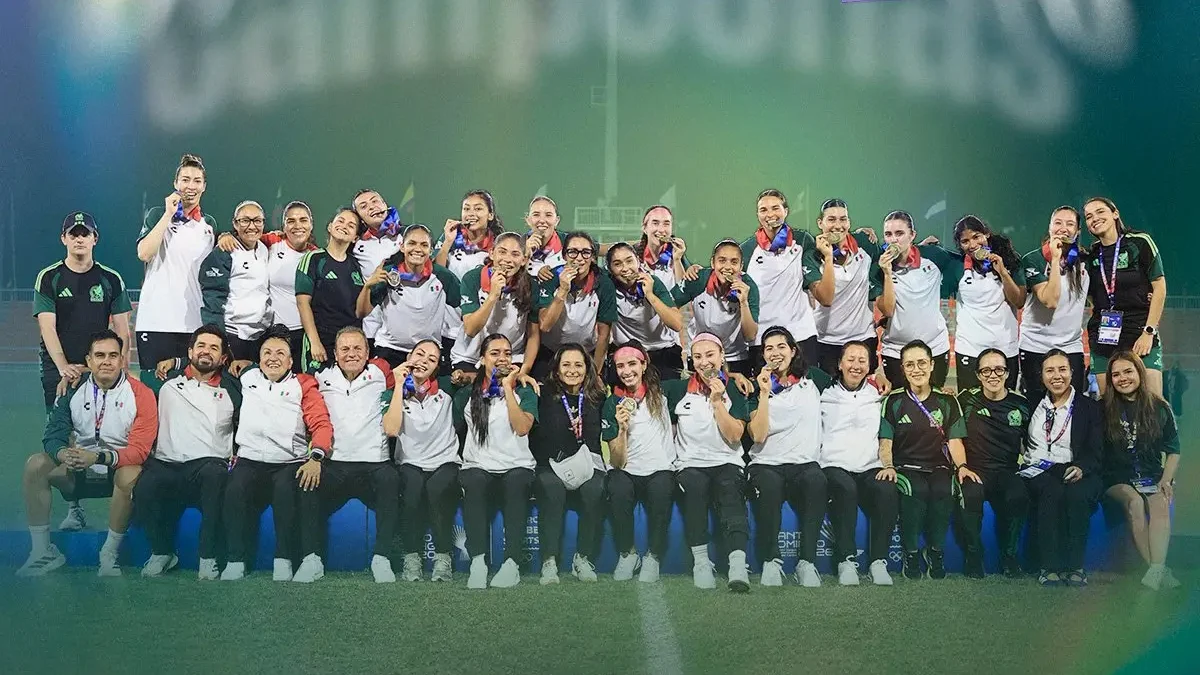 Selección femenil sub 23 con la medalla de oro