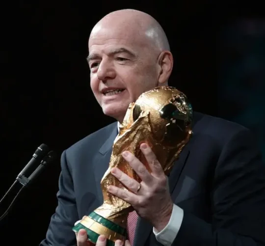 Las 211 asociaciones de la FIFA recibieron una carta de Infantino y de su secretario general Mattias Grafstrom apelando a la indulgencia y el compromiso de evitar un escenario similar en el futuro.