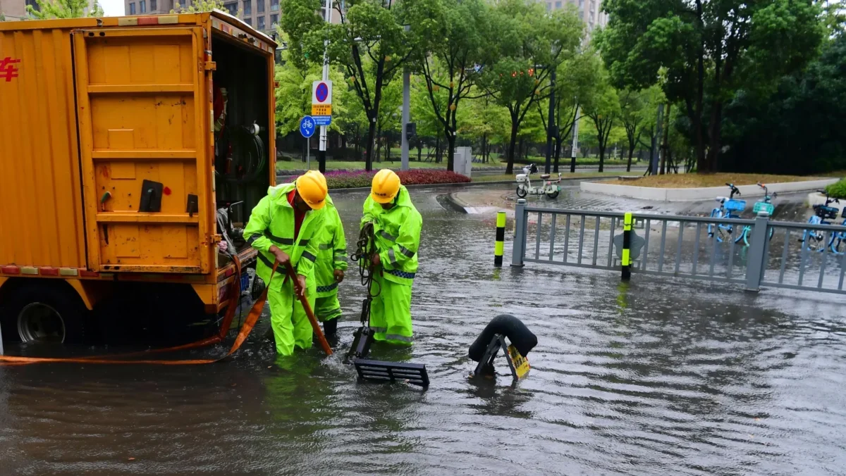 Autoridades están intensificando los esfuerzos de control de tifones e inundaciones