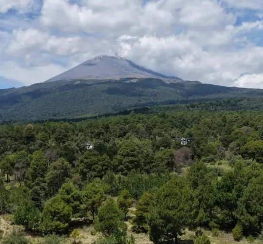 Paso de Cortés, situado entre los volcanes Popocatépetl e Iztaccíhuatl