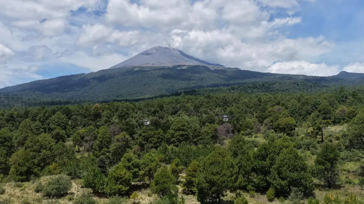 Paso de Cortés, situado entre los volcanes Popocatépetl e Iztaccíhuatl