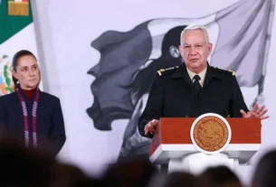 La Presidenta de México, Claudia Sheinbaum y Ricardo Trevilla Trejo, secretario de la Defensa Nacional
