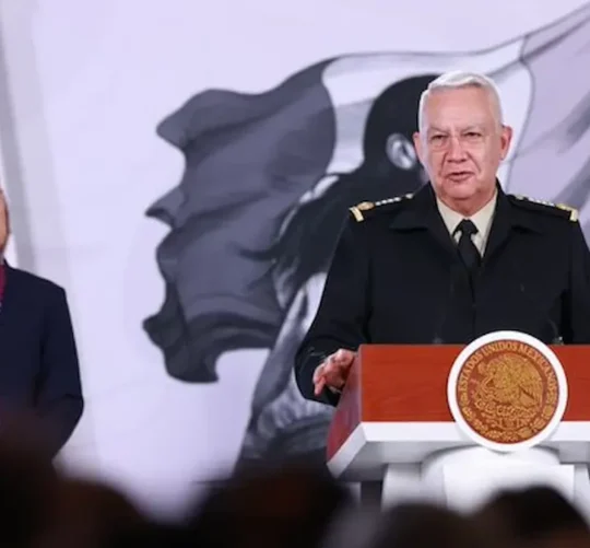 La Presidenta de México, Claudia Sheinbaum y Ricardo Trevilla Trejo, secretario de la Defensa Nacional