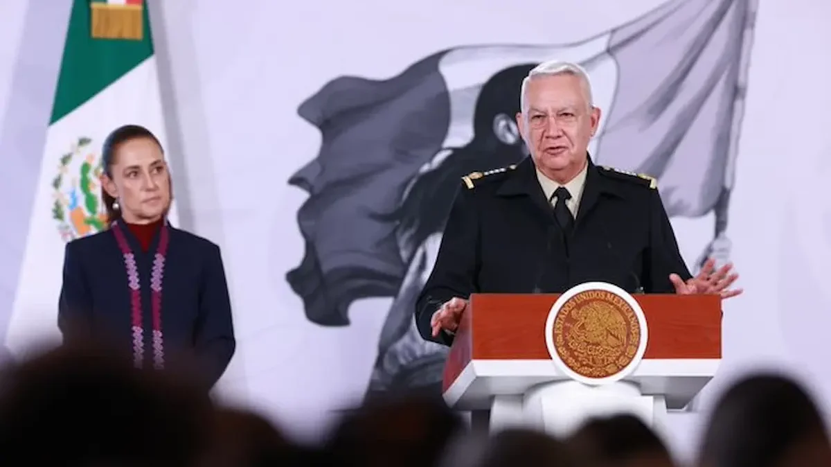 La Presidenta de México, Claudia Sheinbaum y Ricardo Trevilla Trejo, secretario de la Defensa Nacional