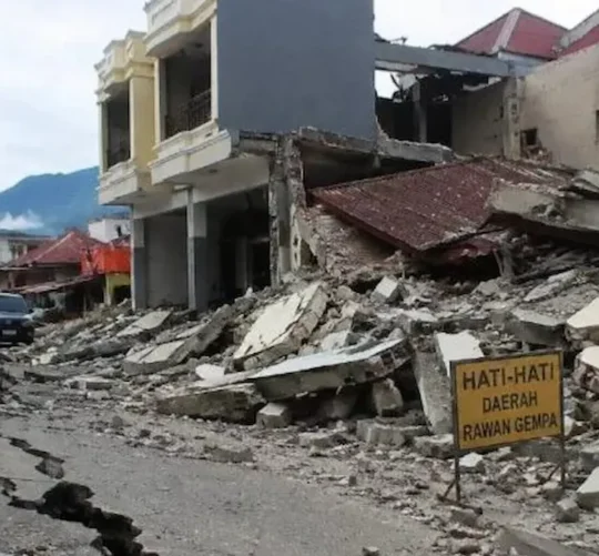 Viviendas colapsadas por el terremoto