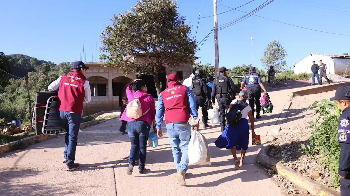 Como parte del Plan Maestro, 17 familias de Tula, municipio de Chilapa, retornaron a sus viviendas con el respaldo de autoridades federales y estatales.