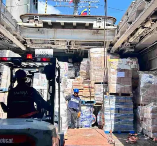 La ayuda humanitaria está integrada por alimentos, agua, artículos de higiene personal y limpieza, así como insumos médicos