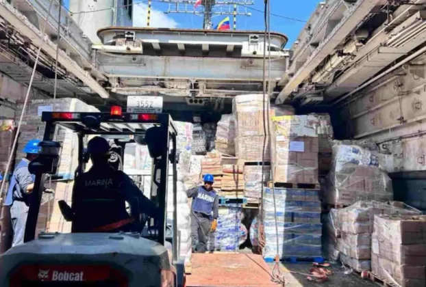 La ayuda humanitaria está integrada por alimentos, agua, artículos de higiene personal y limpieza, así como insumos médicos