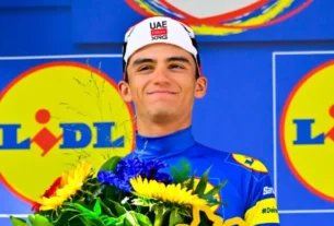 Isaac del Toro en el podio de la Vuelta a Alemania