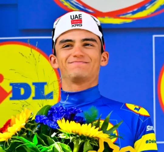 Isaac del Toro en el podio de la Vuelta a Alemania