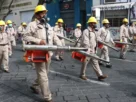 Desfile simbólico por las calles del Centro Histórico de Tehuacán, con la participación de personal de Vectores y de salud