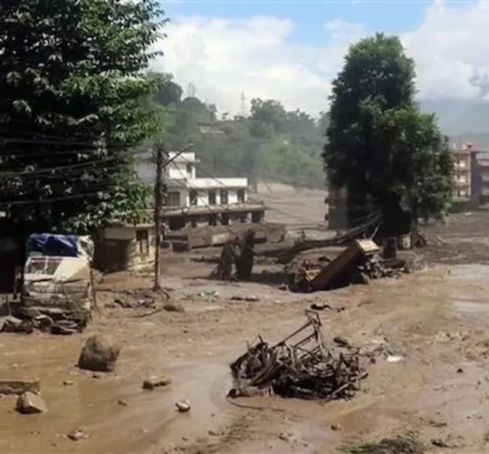 Inundaciones a causa de una fuerte crecida del río Bhotekoshi en Rasuwa