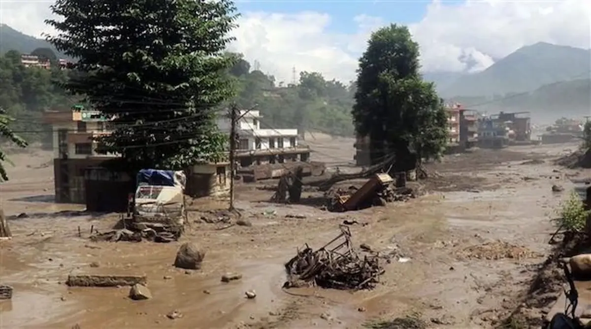 Inundaciones a causa de una fuerte crecida del río Bhotekoshi en Rasuwa