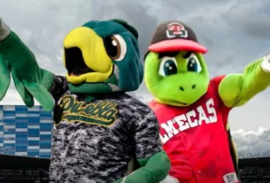 Mascotas de los Pericos deñ Puebla y los Olmecas de Tabasco