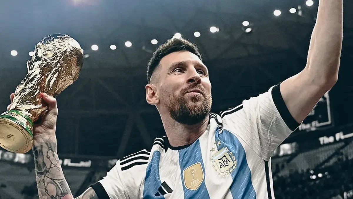 Lionel Messi con la Copa del Mundo