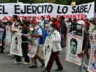 Manifestación pidiendo justicia por los 43 estudiantes desaparecidos