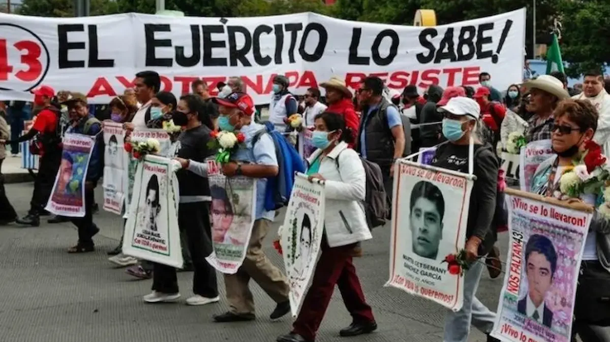 Manifestación pidiendo justicia por los 43 estudiantes desaparecidos