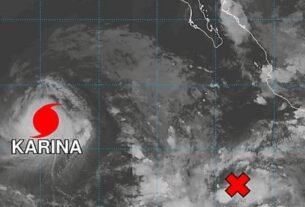 Imagen satelital del huracán Karina acercándose a la republica mexicana