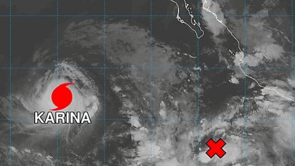 Imagen satelital del huracán Karina acercándose a la republica mexicana