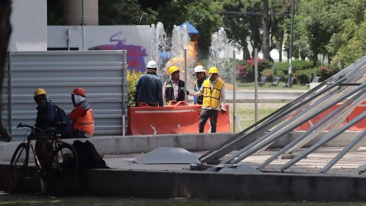 Colocaron láminas para rodear la Plaza Cívica en la zona del Centro Escolar