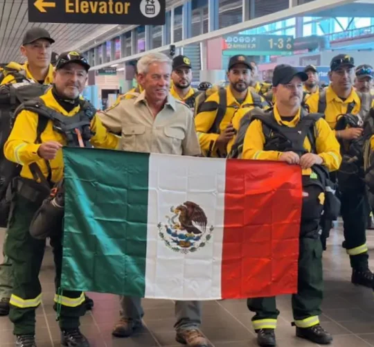 Ford reconoció el valor, la profesionalidad y la dedicación del personal mexicano, al señalar que su participación contribuyó a proteger comunidades, familias y negocios durante una de las temporadas más complejas de incendios.