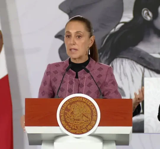 La Presidenta Claudia Sheinbaum durante su conferencia matutina desde Salón Guillermo Prieto en Palacio Nacional.