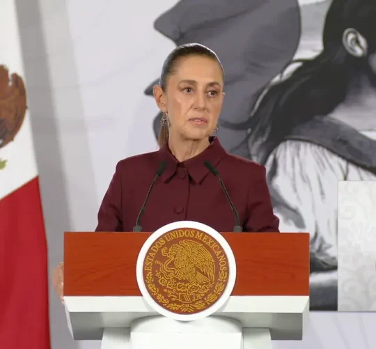 La Presidenta Claudia Sheinbaum durante su conferencia matutina desde Salón Guillermo Prieto en Palacio Nacional.