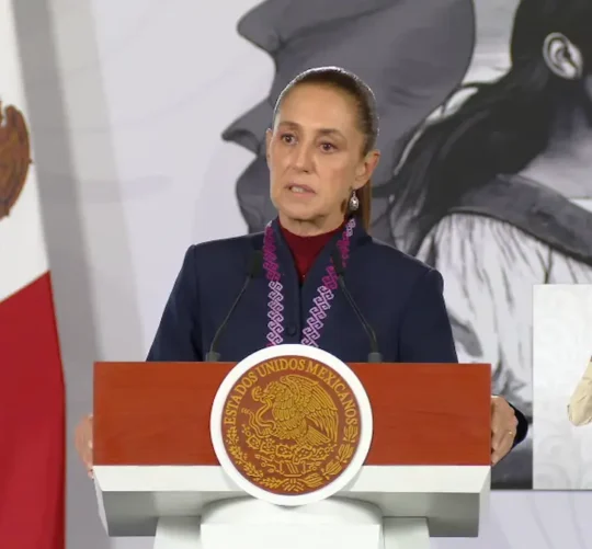 La Presidenta Claudia Sheinbaum durante su conferencia matutina desde Salón Guillermo Prieto en Palacio Nacional.