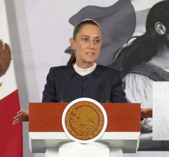 La Presidenta Claudia Sheinbaum durante su conferencia matutina desde Salón Guillermo Prieto en Palacio Nacional.