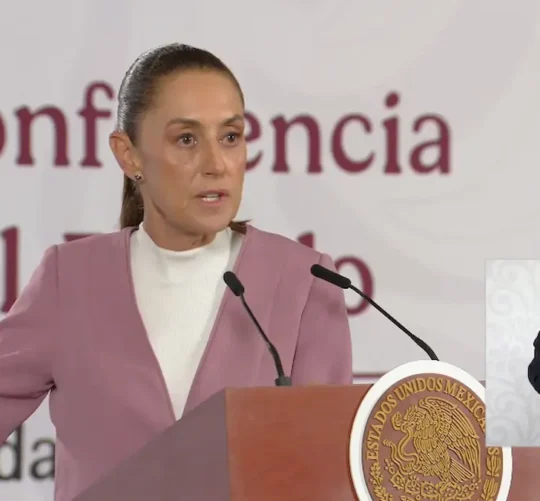 La Presidenta Claudia Sheinbaum durante su conferencia matutina desde Salón Guillermo Prieto en Palacio Nacional.