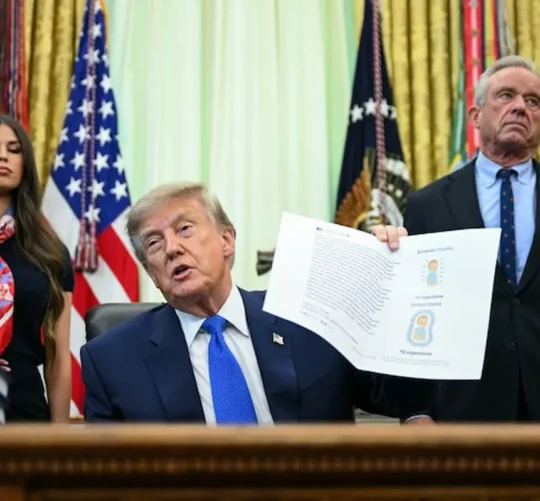 El presidente de Estados Unidos, Donald Trump, firmó una orden ejecutiva que reduce de 18 a 11 las enfermedades contra las que el Gobierno federal recomienda vacunar a todos los niños