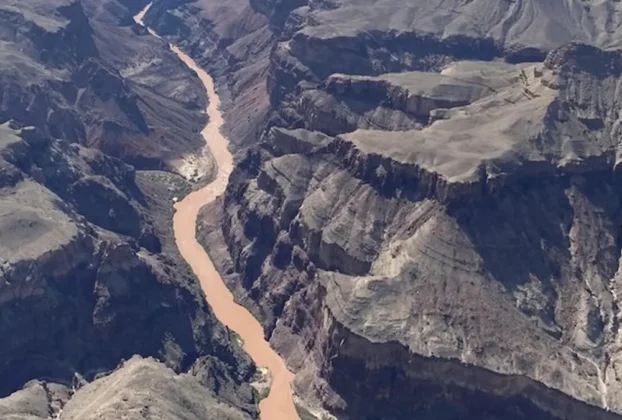 Vista aérea de la inundación en el Gran Cañon